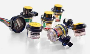 Varios indicadores de filtro de aire "Filter Minder" con tapas amarillas. Te ayudan a saber cada cuanto se cambia el filtro de aire.