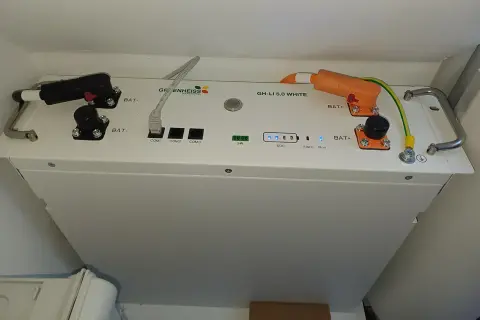 Sistema de batería solar GH-LI 5.0 WHITE. Ideal para aprovechar la subvencion bateria solar y almacenar energía.