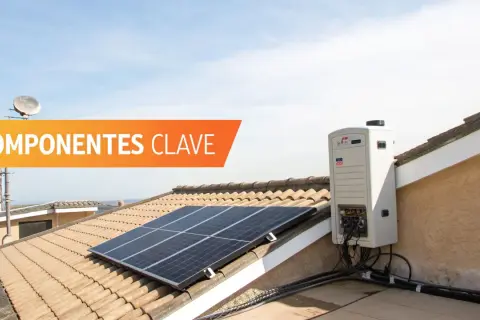 Paneles solares y un inversor en un tejado, componentes clave para un tejado fotovoltaico moderno.
