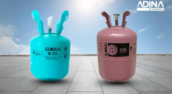Dos cilindros de gas refrigerante para aire acondicionado: uno azul con etiqueta "GLOBAL R-32" y otro rosa con etiqueta "GLOBAL 410A".