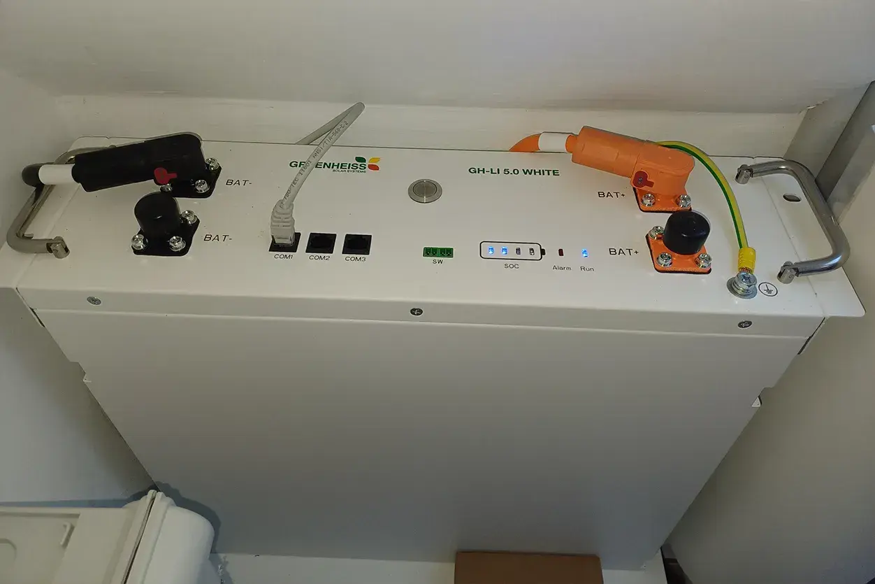 Sistema de batería solar GH-LI 5.0 WHITE. Ideal para aprovechar la subvencion bateria solar y almacenar energía.