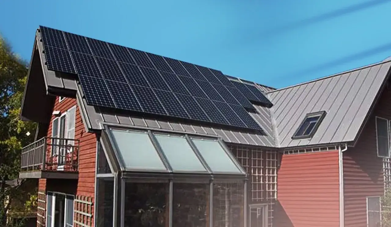 Casa de 200m2 con paneles solares en el tejado. ¿Cuántas placas solares necesito?