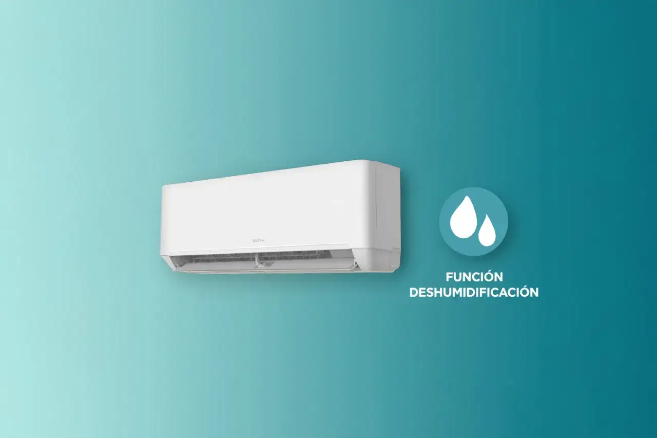 Un moderno aire acondicionado blanco con funci&oacute;n deshumidificador, ideal para mantener un ambiente confortable y seco.