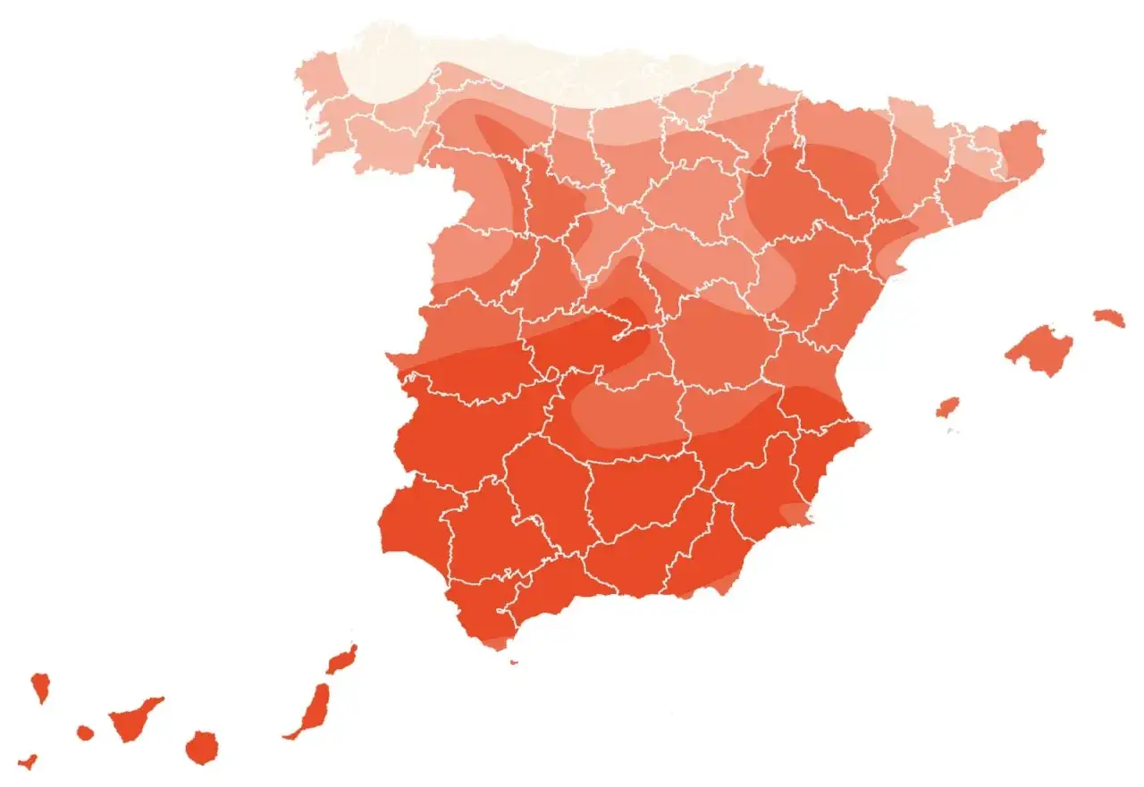 Mapa de España con zonas coloreadas que representan las tablas de horas solares pico. El sur y las islas disfrutan de más horas de sol.