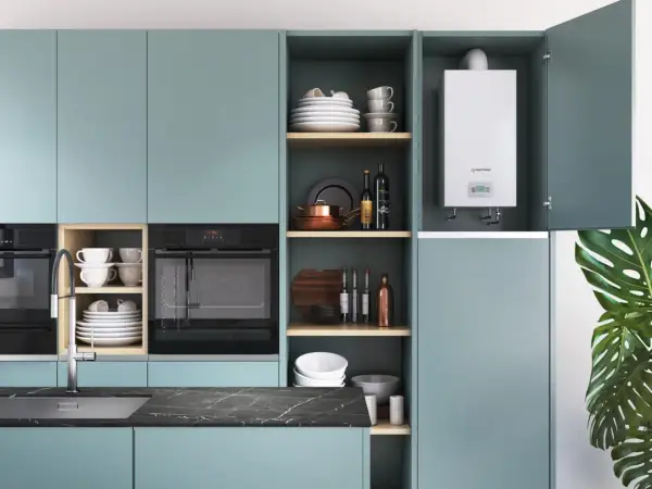 Calentador de agua a gas, ideal para butano o gas natural, instalado en una cocina moderna con armarios turquesa y electrodomésticos integrados.