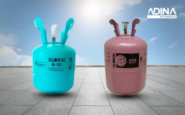 Dos cilindros de gas refrigerante para aire acondicionado: uno azul con etiqueta "GLOBAL R-32" y otro rosa con etiqueta "GLOBAL 410A".